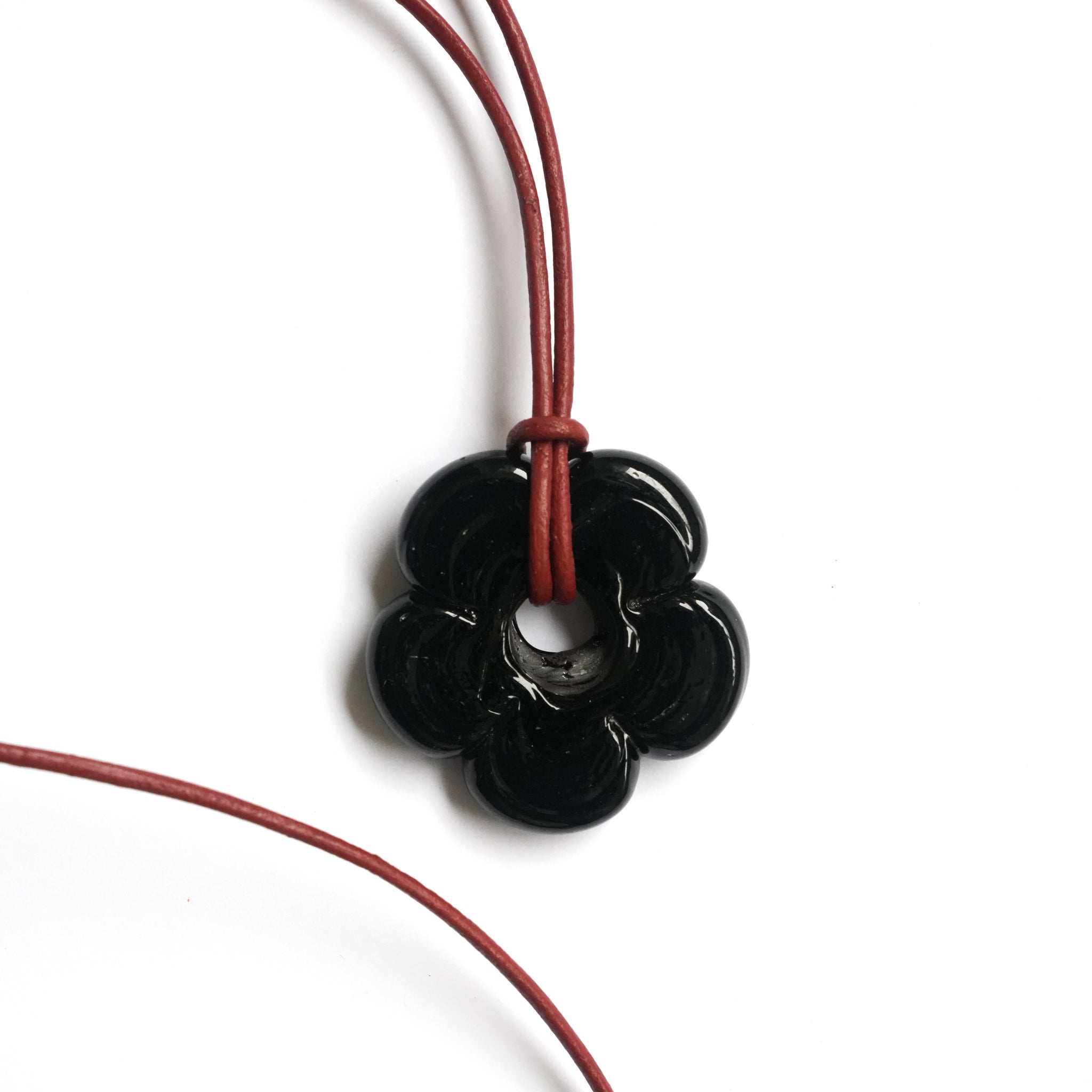 Black flower deals pendant necklace